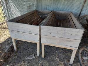 lot 1051 image: 2 Raised Garden Beds