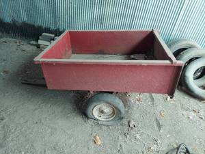 lot 1057 image: Dumping Garden Trailer - Tires are Flat