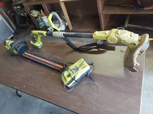 lot 1160 image: Ryobi trimmers - battery does not take a charge