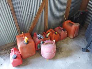 lot 1185 image: Gas Cans and oil container - has oil in it, must take