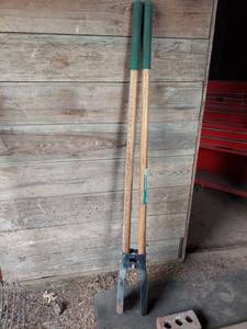 lot 1200 image: Post Hole Digger