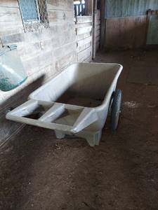 lot 1202 image: Rubbermaid Yard Cart