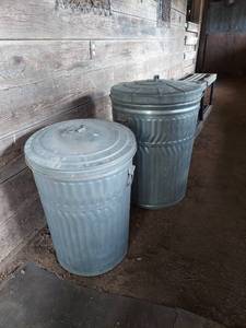 lot 1212 image: 2 trash cans
