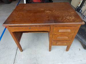 lot 1221 image: desk