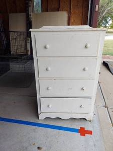 lot 1224 image: Chest of Drawers