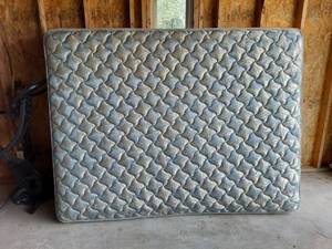 lot 1244 image: queen mattress set