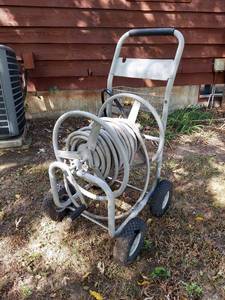 lot 1252 image: hose on rolling reel