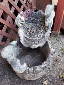 lot 1253 image: concrete fountain- no pump