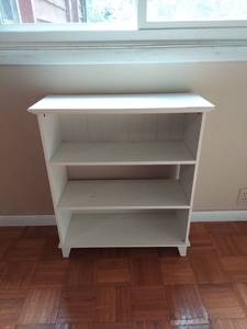 lot 1268 image: White shelf