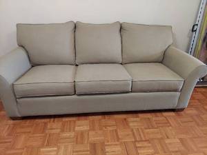 lot 1272 image: Mastercraft sofa