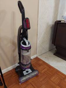 lot 1275 image: Bissell Vacuum