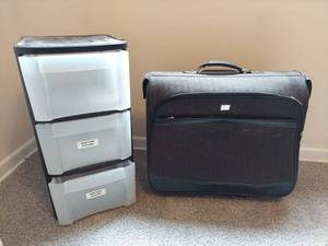 lot 1286 image: luggage and Organizer