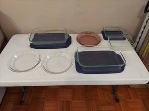 lot 1291 image: Pyrex pie plates and dishes with lids