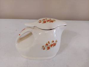 lot 1305 image: pitcher
