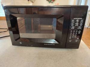 lot 1309 image: GE microwave