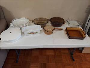 lot 1310 image: Assorted Bakeware