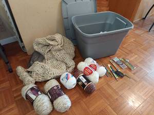lot 1319 image: tub and yarn