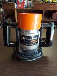 lot 1071 image: Black and Decker router