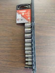 lot 1076 image: metric socket set