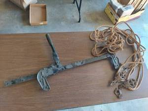 lot 1085 image: fence stretcher