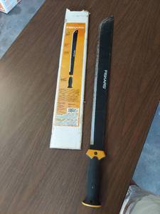 lot 1087 image: Fiskars machete