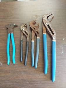 lot 1096 image: water pump and fence pliers
