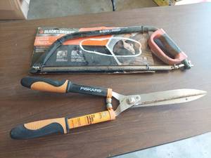 lot 1098 image: hedge shears and saw