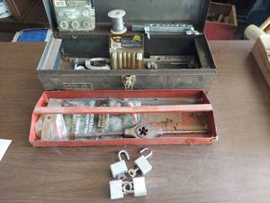 lot 1105 image: toolbox with flaring tools and locks