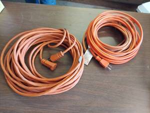 lot 1129 image: 2 extension cords