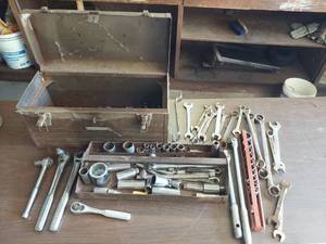 lot 1139 image: toolbox and contents