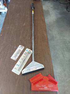 lot 1154 image: scraper with extra blades