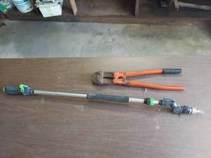lot 1157 image: bolt cutters and gutter cleaner