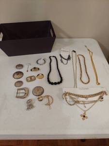 lot 1348 image: assorted Jewelry in box