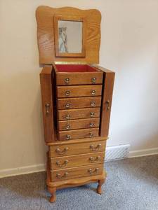 lot 1358 image: Jewelry Armoire