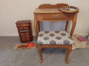 lot 1359 image: Vanity with Bench (Mirror Needs Hardware) and Jewelry Box - needs repair
