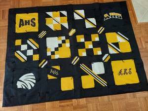 lot 1385 image: tied quilt 51x68