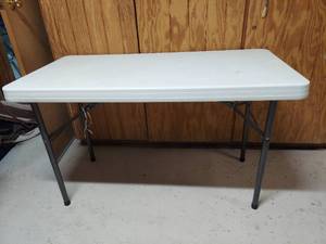 lot 1399 image: 4 ft Folding Table