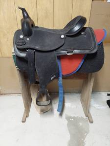 lot 1400 image: Black saddle with stand