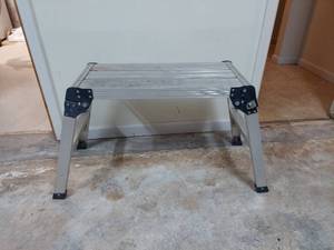 lot 1407 image: aluminum platform