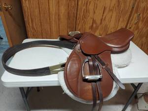 lot 1408 image: Hunt Seat Saddle