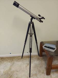 lot 1410 image: Telescope on tripod