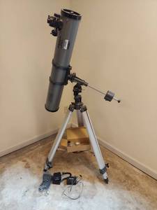 lot 1412 image: Telescope on tripod