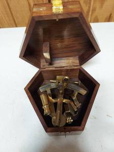 lot 1420 image: sextant in wood case