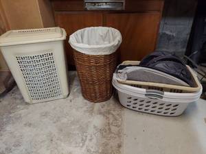 lot 5392 image: Laundry Baskets and Hampers