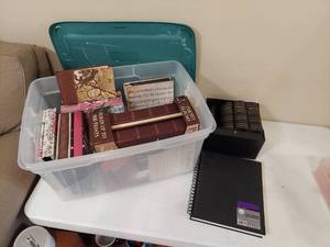 lot 5413 image: Tub of Photo Albums