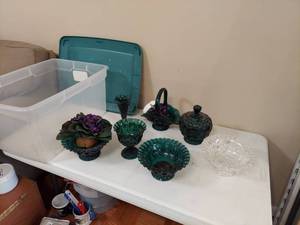 lot 5414 image: Tub with Green Glassware