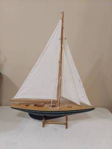 lot 5423 image: Sailboat Model