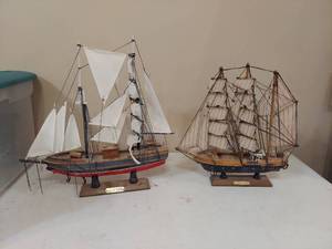 lot 5425 image: 2 Sailboat Models