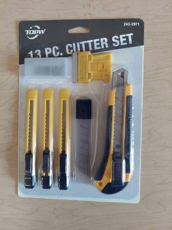 lot 2011 image: 13 Pc Cutter Set