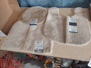 lot 1069 image: bath rug set